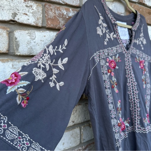 Caite Embroidered Top Handmade with Heart - Picture 4 of 12